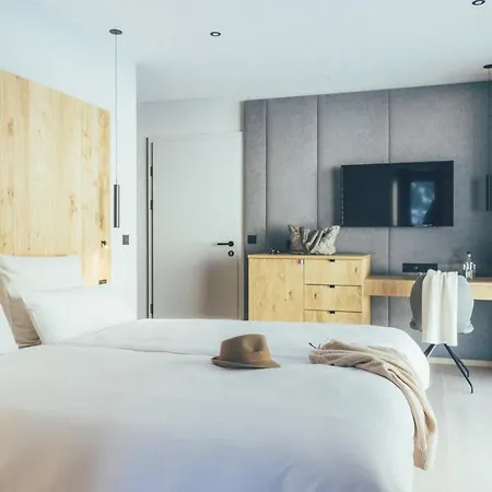 - Boutique 4*